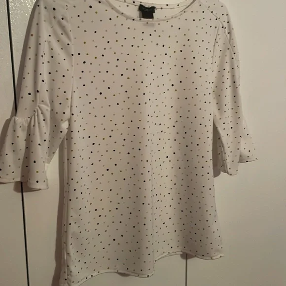 Three-quarter length Ann Taylor blouse. - Picture 3 of 5